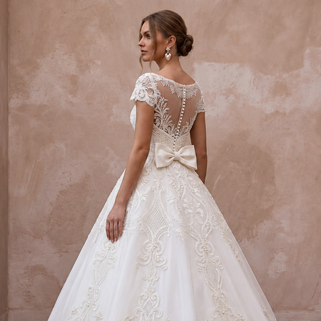 1950s Inspired Organza Wedding Gown with Full Skirt