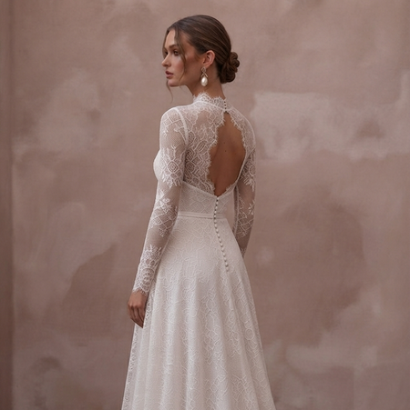 Alençon Lace Wedding Dresses with Timeless Sophistication