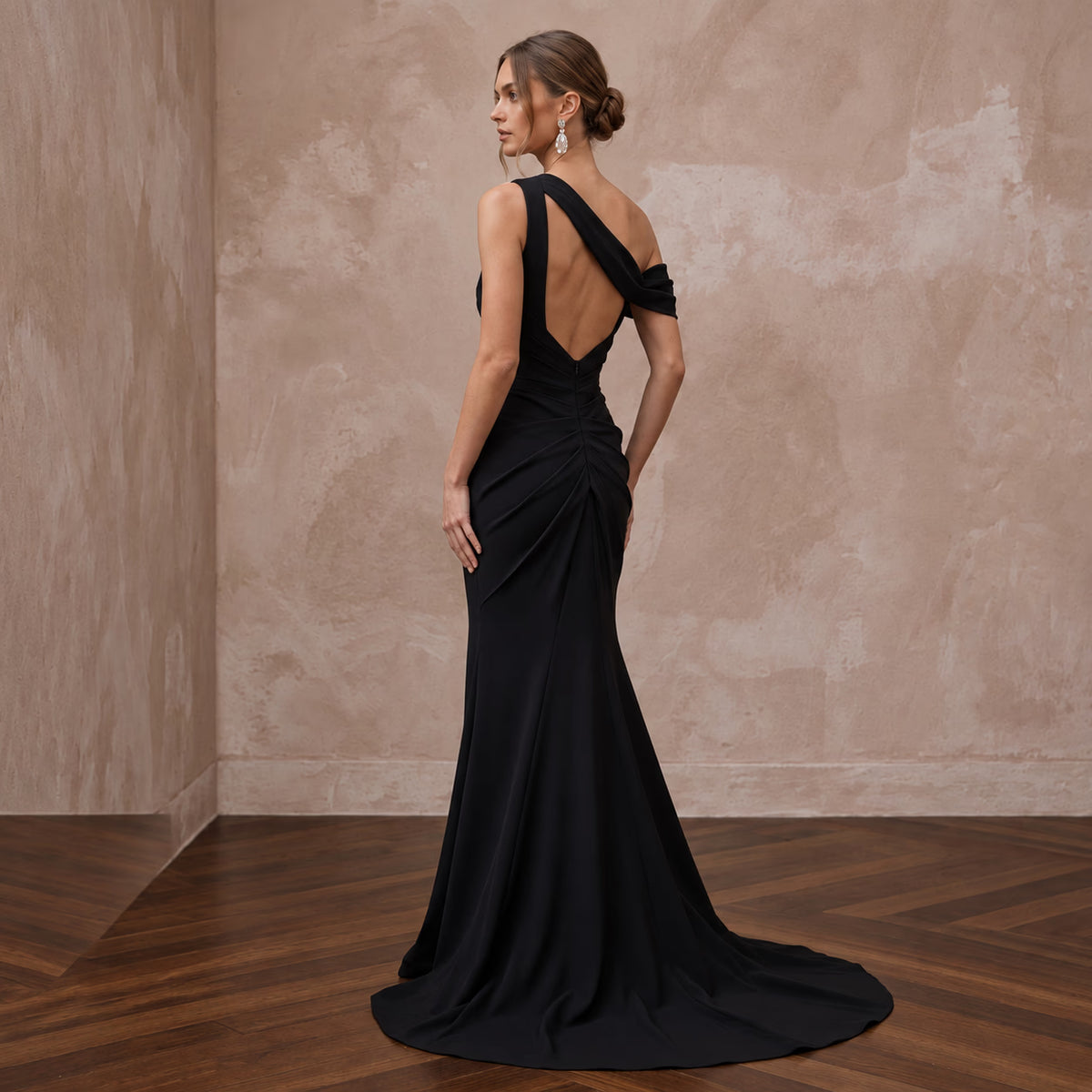 Black Minimalist Crepe Asymmetrical One-Shoulder Formal Gown