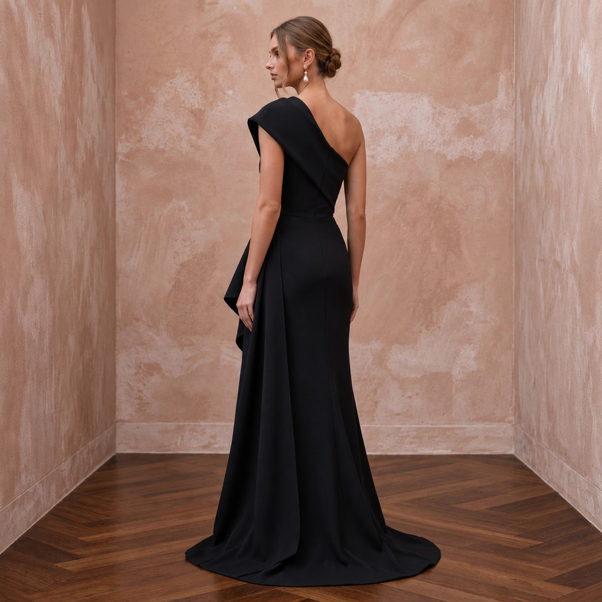 Black Minimalist Crepe Asymmetrical One-Shoulder Formal Gown