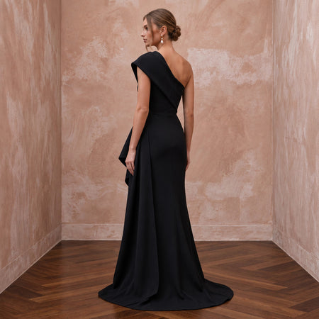 Black Minimalist Crepe Asymmetrical One-Shoulder Formal Gown