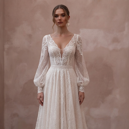 Chantilly Lace Wedding Dresses with Romantic Sleeves