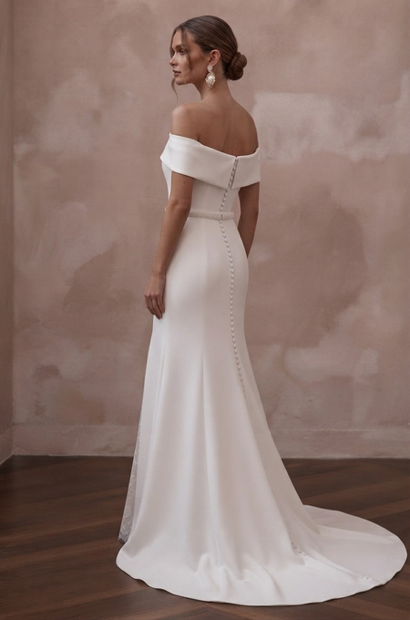 Court Train Wedding Dresses with Refined Elegance