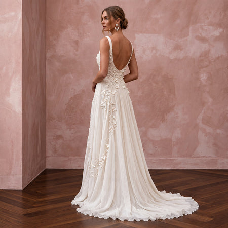 Dreamy Off-White Crinkled Silk Chiffon Wedding Dress for Anniversary