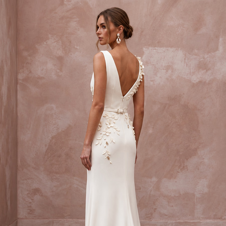 Elegant Cream Crepe de Chine Sheath Wedding Dress for Post-Wedding Brunch