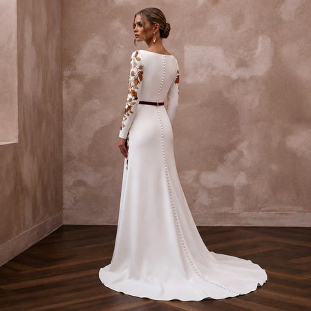 Elegant Crepe Bridal Gown for an Autumn Wedding