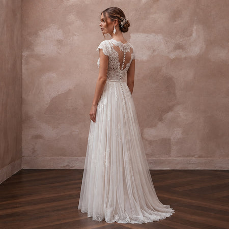 Elegant Lace Bridal Gown for an Intimate Garden Ceremony - Apparel & Accessories > Clothing > Wedding & Bridal Party Dresses > Wedding Dresses - Mignonette Bridal