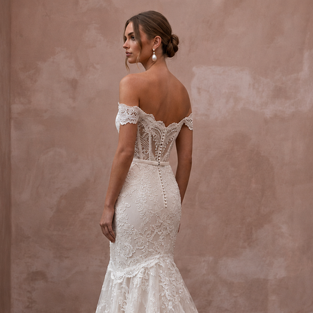 Elegant Off-White Lace Fit-and-Flare Wedding Gown for Second Wedding