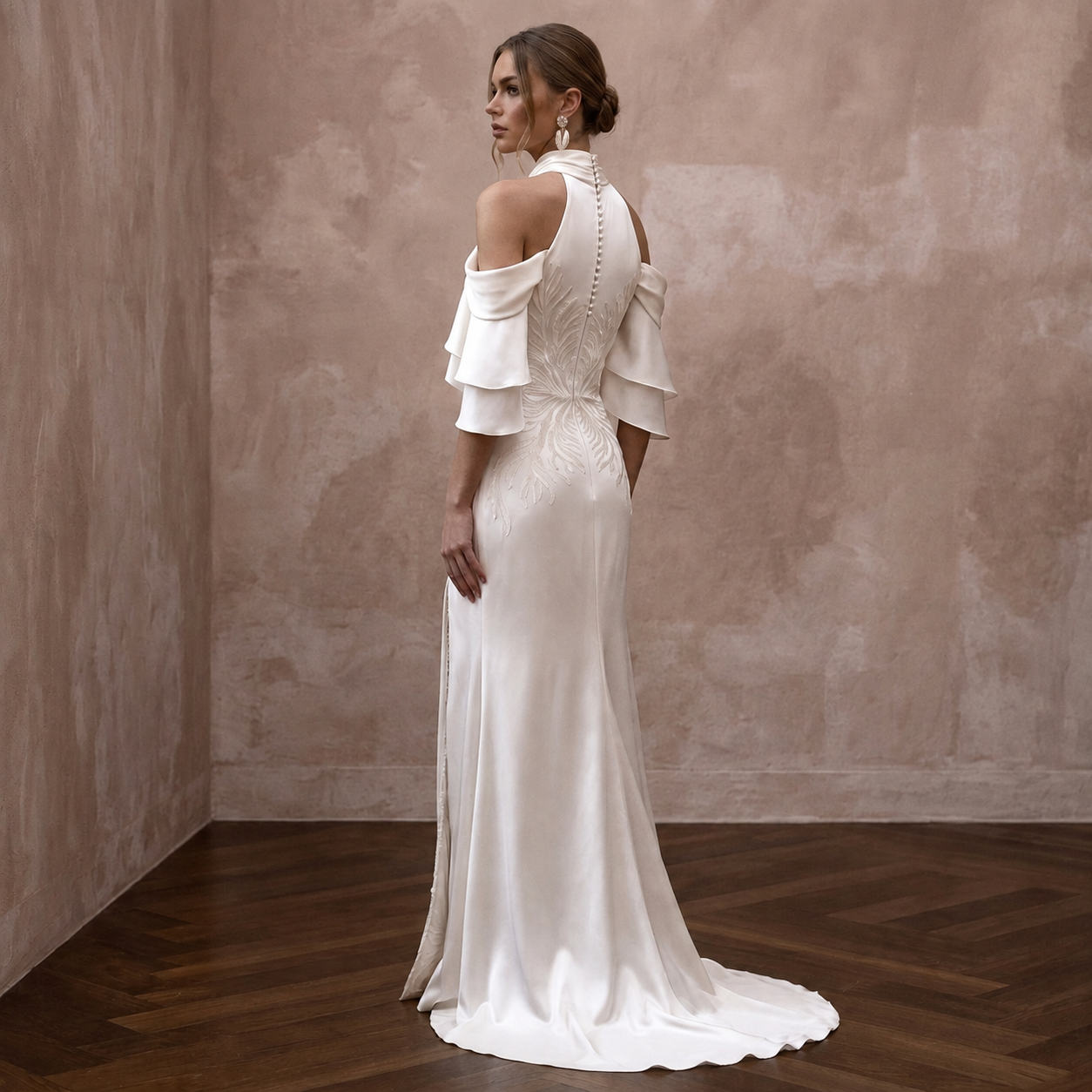 Fluid Off-White Liquid Satin Sheath for Beach Reception Secondary image