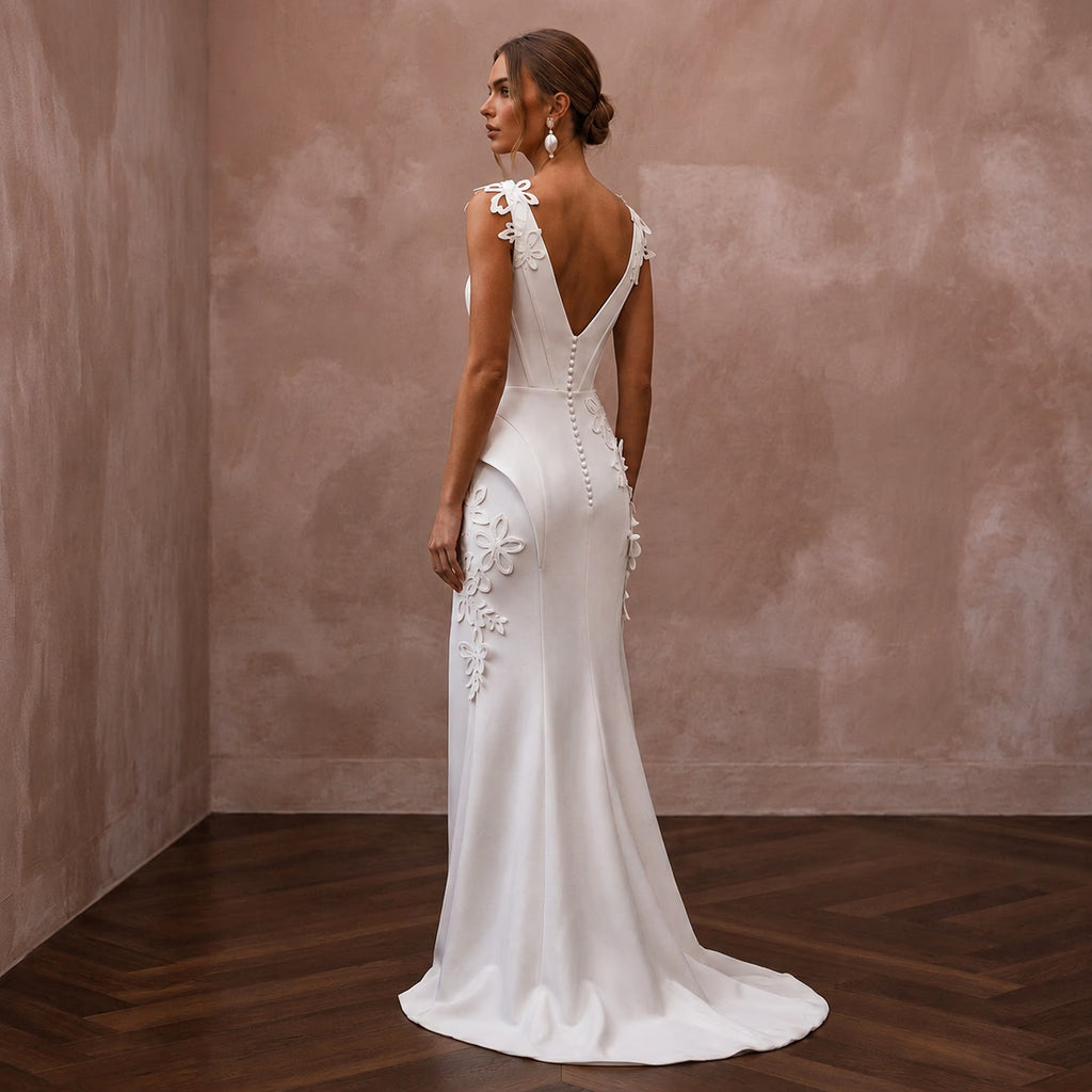 Modern Crepe Wedding Gown for a Contemporary Winery Ceremony