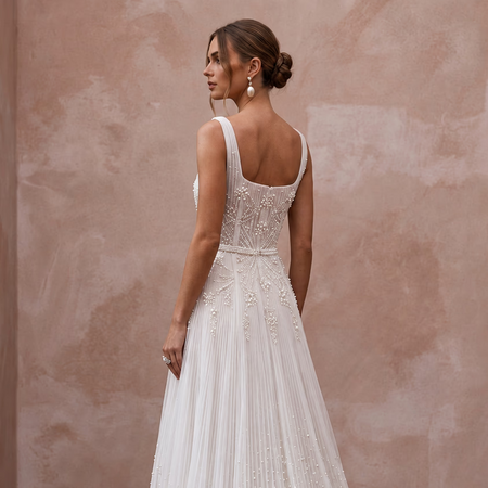 Modern Tulle Wedding Dress with Square Neckline