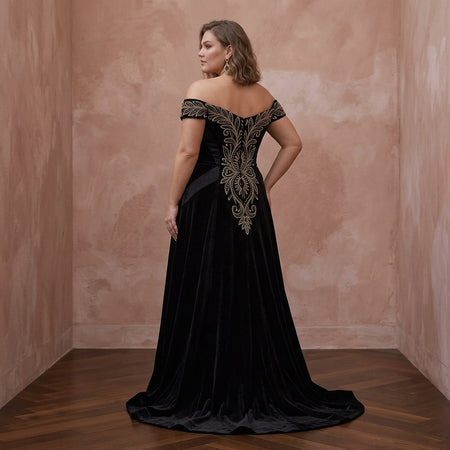 Plus Size Black Velvet Off-the-Shoulder Sweetheart Gown