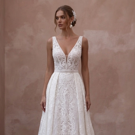 Pure White Wedding Dresses with Classic Lace Designs