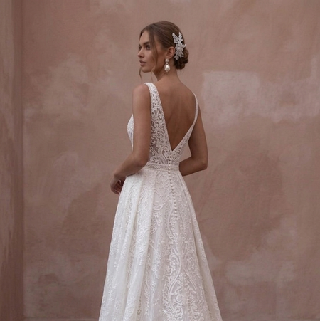 Pure White Wedding Dresses with Classic Lace Designs