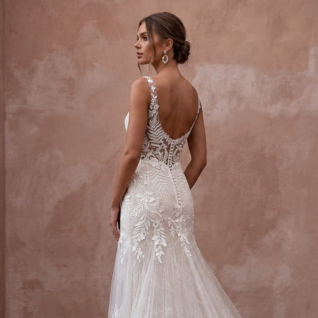 Romantic Bridal Dresses with Botanical Lace Trains