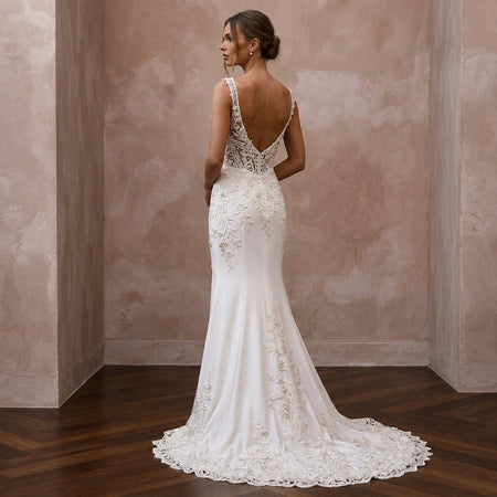 Romantic Crepe Wedding Dress for an Autumn Courthouse Ceremony