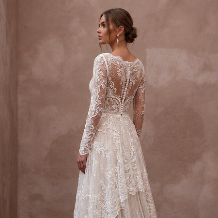 Romantic Lace Bridal Dress for an Intimate Garden Wedding