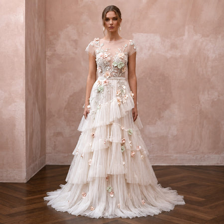 Romantic Tulle Bridal Gown for a Spring Outdoor Wedding