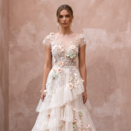 Romantic Tulle Bridal Gown for a Spring Outdoor Wedding