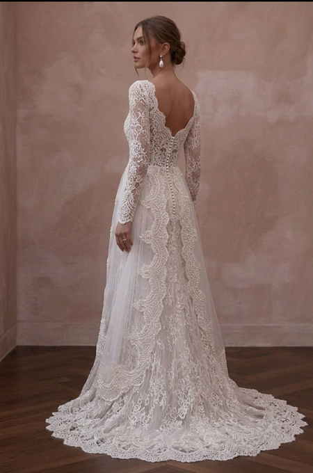 Scalloped Lace Wedding Dresses with Romantic Hemlines