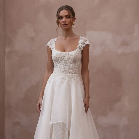 Scoop Neck Wedding Dresses with Timeless Elegance