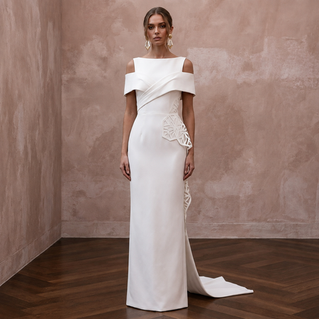 Sophisticated Ivory Matte Mikado Column for Museum Elopement