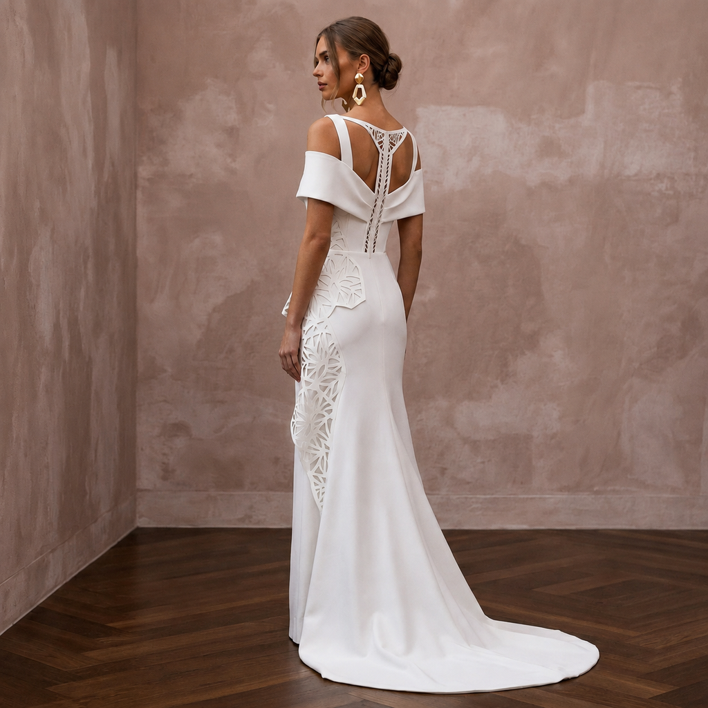 Sophisticated Ivory Matte Mikado Column for Museum Elopement