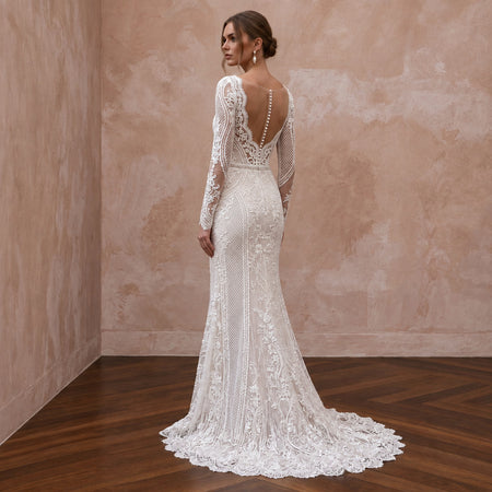 Sophisticated Lace Wedding Dress with Long Sleeves