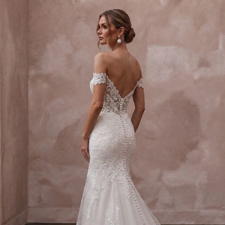 Trumpet Lace Wedding Dresses with Elegant Trains