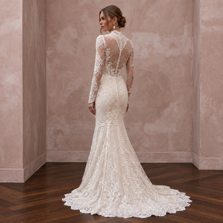 Vintage-Inspired Cream Chantilly Lace Long Sleeve Mermaid Wedding Dress