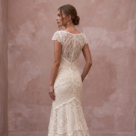 Vintage Alabaster Chantilly Lace Drop Waist Trumpet Bridal Dress