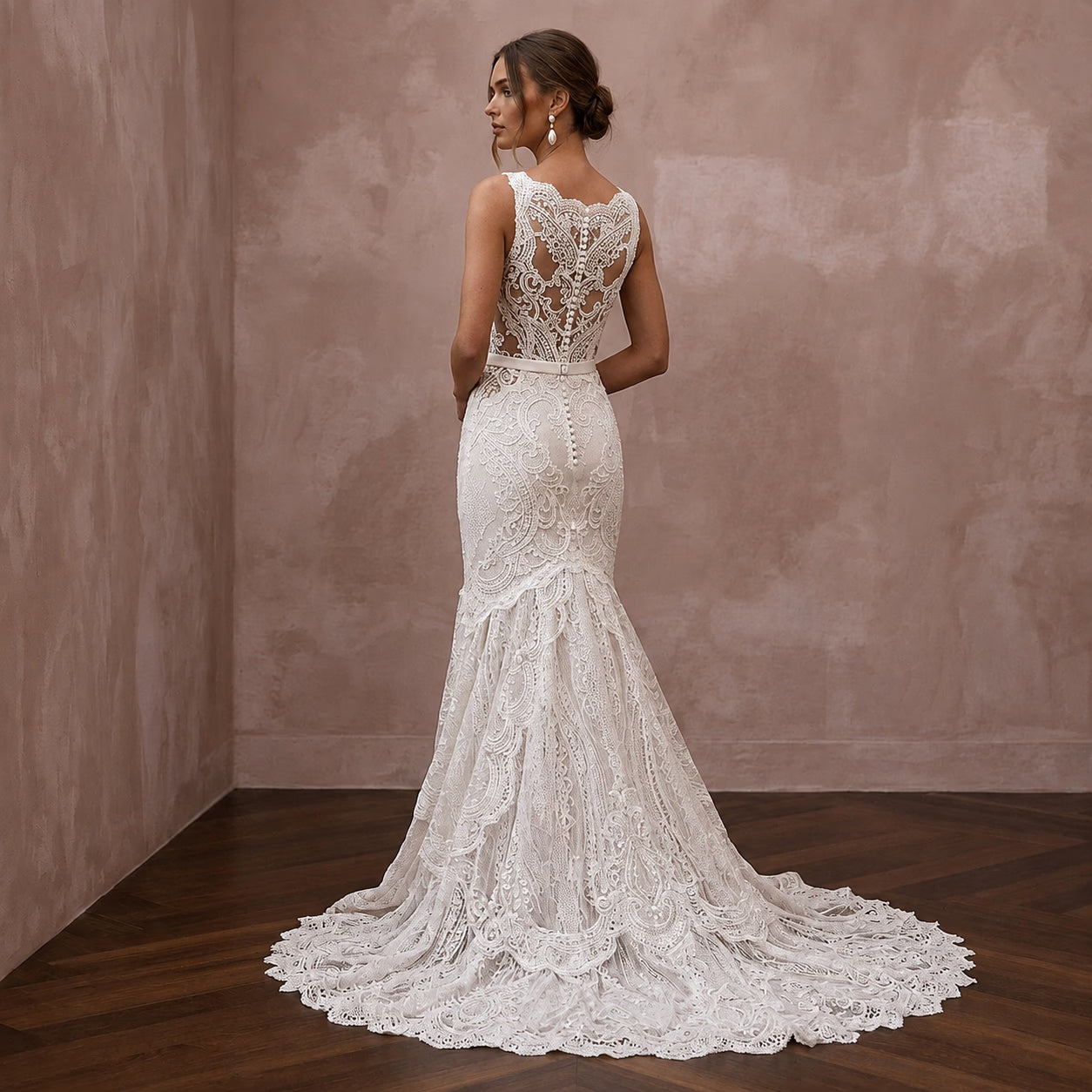 Vintage Lace Open Back Wedding Dress with Mermaid Silhouette