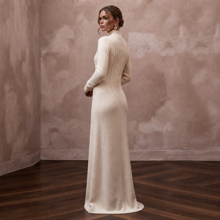 Warm Cream Cashmere Long Sleeve Knit Dress for Ski Rehearsal