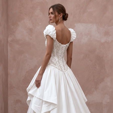 White Taffeta Dropped Waist Corset Bridal Gown for Traditional Wedding